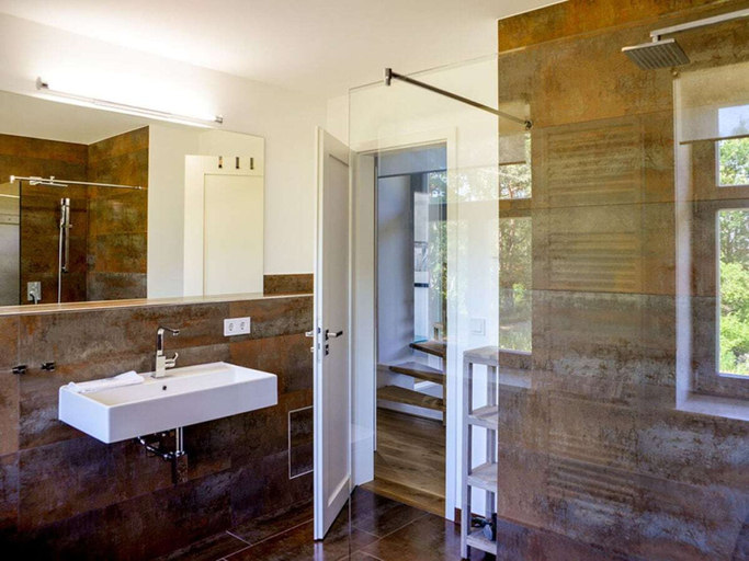 Bathroom 2, Quarter 25 / H2, Vorpommern-Rügen