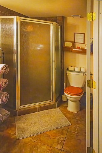 Bathroom 3, Winterfell - No Hidden Fee; Dog OK; King Bed, Calaveras
