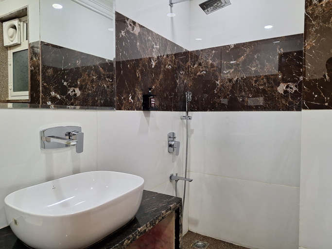 Bathroom 5, L N Hotels and Resorts, Bhopal