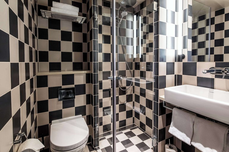 Bathroom 5, Scandic Falkoner, Frederiksberg