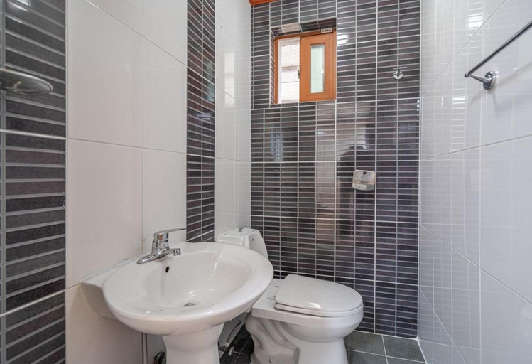 Bathroom 2, Baekdam Gyegok Pension, Inje