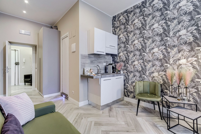 Others 5, Hanky Suite, Rome