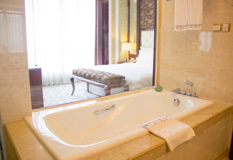 Bathroom 5, Wyndham Grand Plaza Royale Palace Chengdu, Chengdu