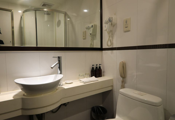 Bathroom 3, Tianyi Commercial Hotel, Xi'an