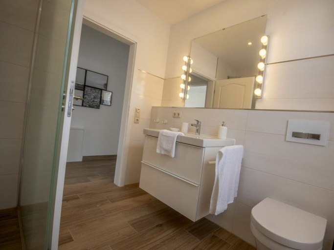 Bathroom 4, Holiday Apartment With 1 Bedroom, Cuxhaven