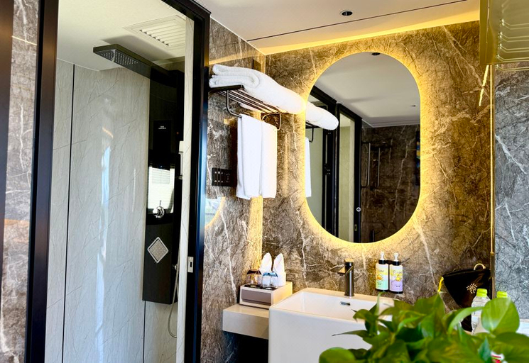 Bathroom 4, Mangrove Tree Resort World (Coral Tower), Qingdao