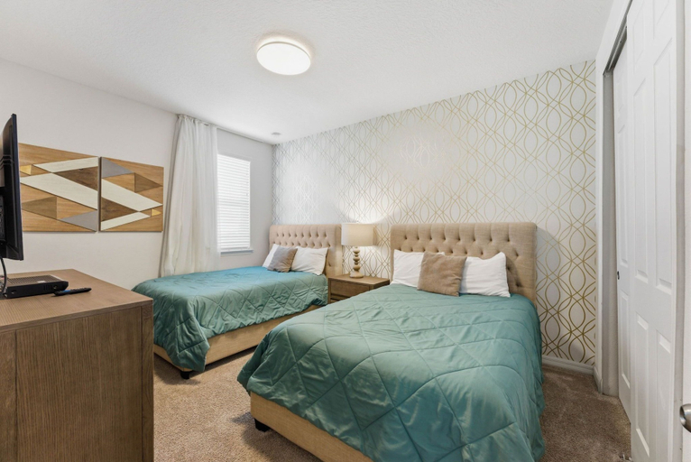 Room 5, Solara 9BR Villa w/ Pool, Spa & Game Room, Osceola