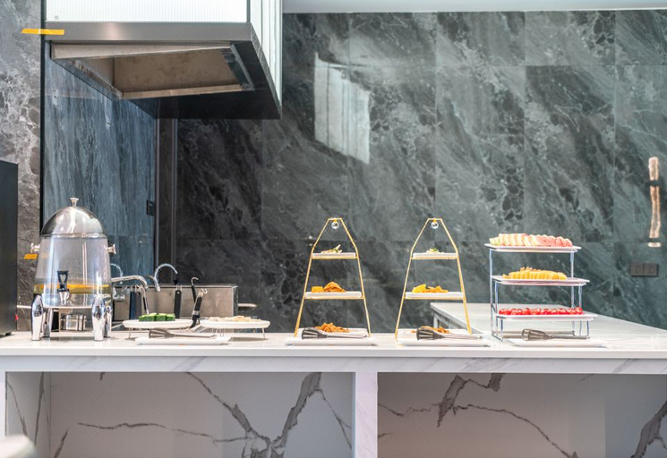 Food & Drinks 5, Rezen Dong Hotel Haining High-tech Industrial Park, Jiaxing