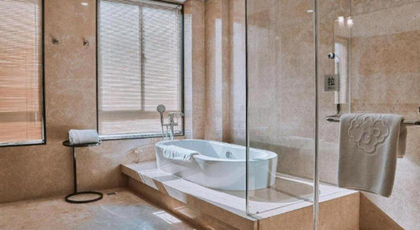 Bathroom, Erhai Lake Seclusion Life, Dali Bai