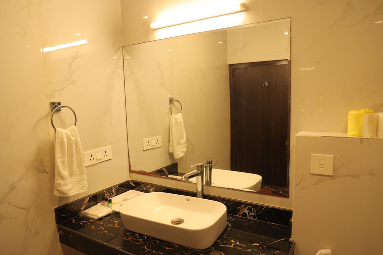 Bathroom 4, Gautam Hotels and Resort, Chhatarpur