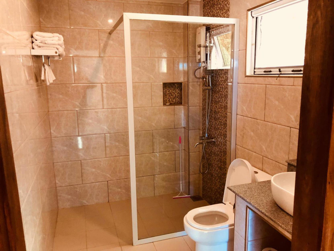 Bathroom 4, Southmountain Resort Siquijor Island, San Juan