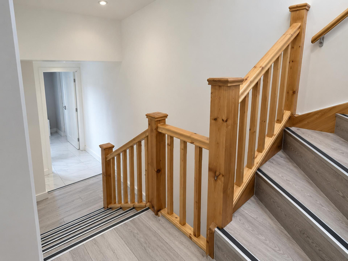 Interior 2, Cardiff 5-bed House, Sleeps 13 w/ Parking & Garden, Cardiff