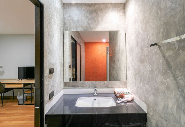 Bathroom 5, Zleepmotion Bangkok Hotel, Khlong Toey