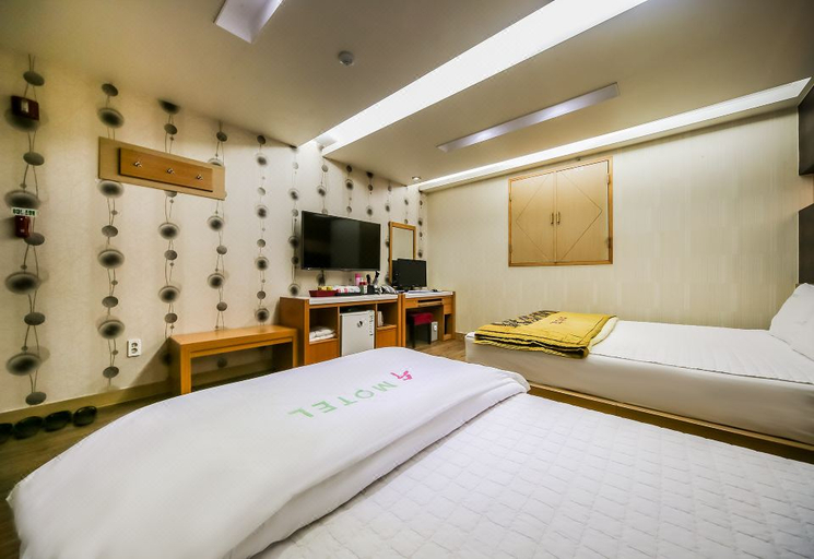 Bedroom 4, Gumi Okgye Soo, Gumi