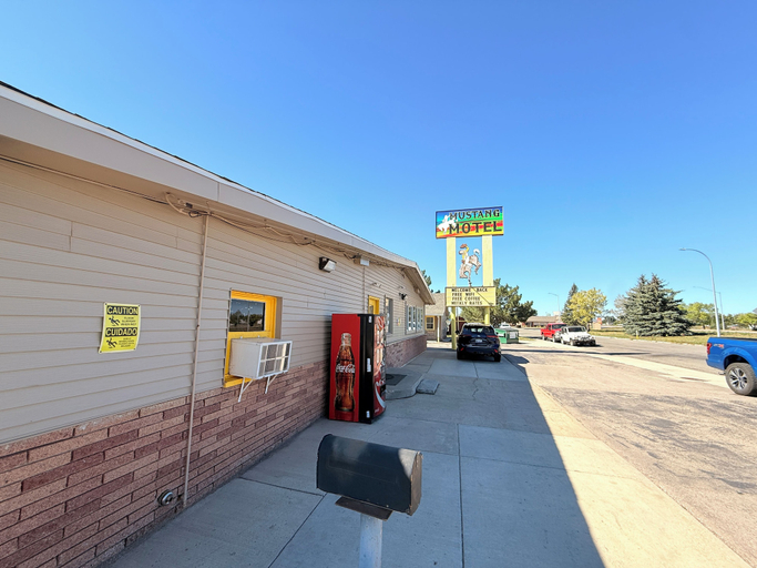Exterior 2, Mustang Motel Gillette I-90, Campbell