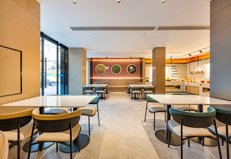Food & Drinks 5, Nihao Hotel Xiangyang Railway Station Xingfu Road, Xiangfan
