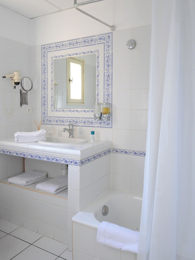 Bathroom 3, Hotel Spa Le Calendal, Bouches-du-Rhône