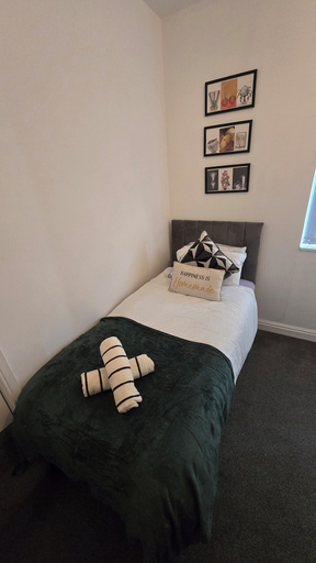 Room 4, 4 Bedroom House all En-suite rooms., Stoke-on-Trent