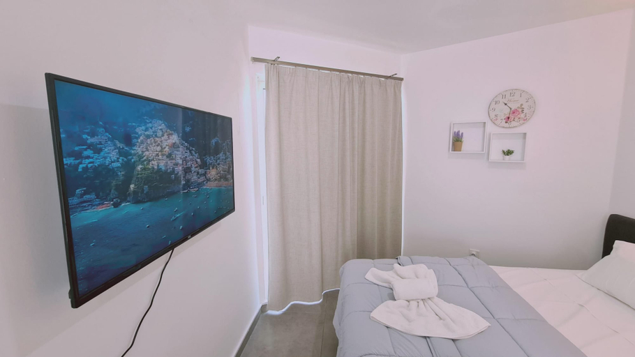 Room 4, 100 AN - Napa Living 18