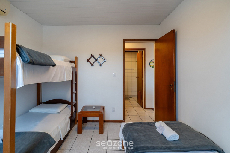 Room 5, Apt w/ Pool & BBQ 150m from the sea - CND0204, Florianopolis