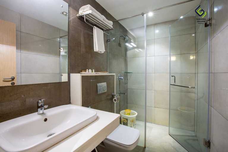 Bathroom, HOTEL SARADHA GRANDE, Pudukkottai
