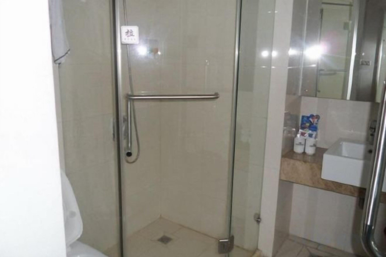Bathroom 4, Ming Tien Inn, Zhaoqing