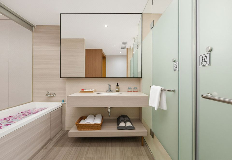 Bathroom 5, Ramada Plaza Shenzhen North, Shenzhen
