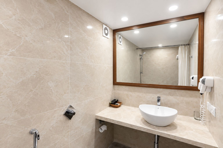 Bathroom 5, Kohinoor Executive, Pune
