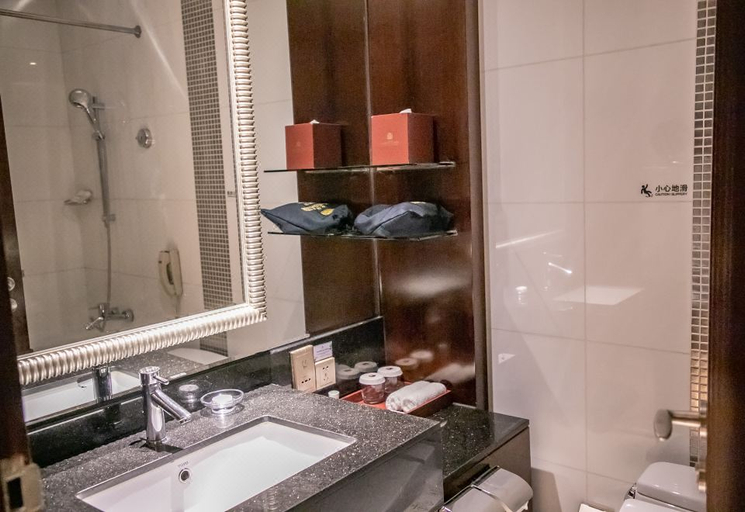 Bathroom 5, Grand Soluxe Zhongyou Hotel Shanghai, Shanghai