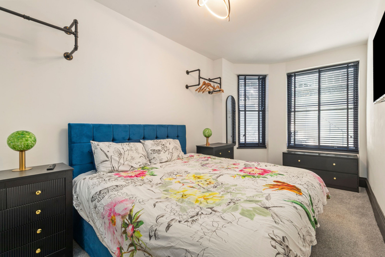 Room 2, 1 Bedford House - Close to Town and Seafront, Pembrokeshire