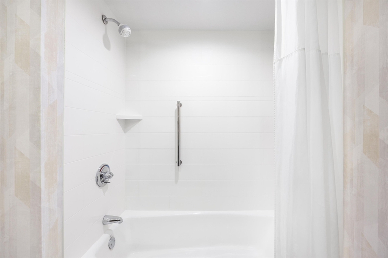 Bathroom 4, Hampton Inn Oak Ridge Knoxville, Anderson