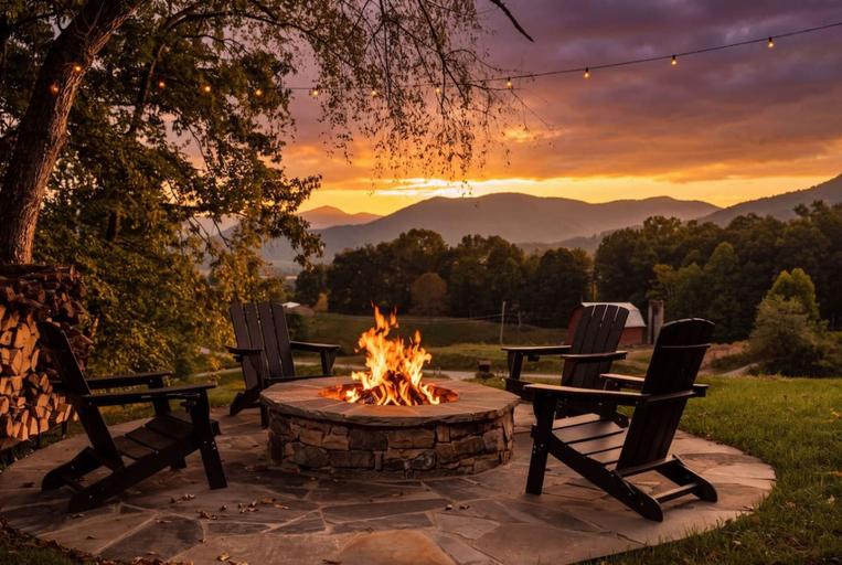 Room 1, Hop Inn Private Hot Tub Fire Pit Mtn Views, Haywood