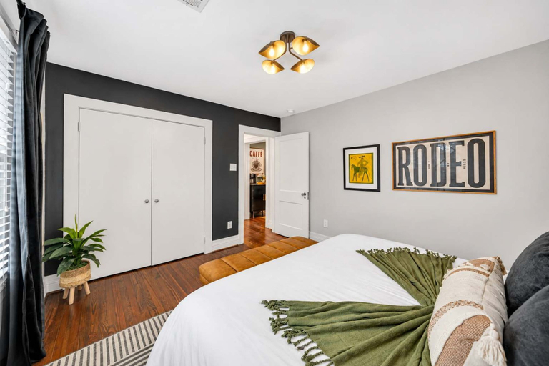 Room 4, Honky Tonk Heights Home I 2 Kings I EV I Fire Pit, Houston