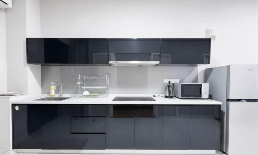Private kitchen, Georgetown Seaview Duplex 2BR for 6 Guests at Maritime Suites 073A, Penang Island