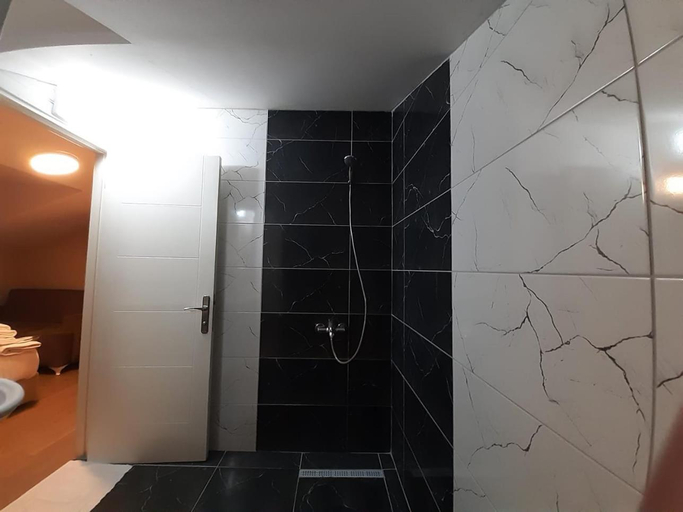Bathroom 5, 216 Turkuaz Suit, Maltepe