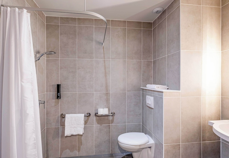 Bathroom 4, B&B HOTEL Bordeaux Saint André De Cubzac, Gironde