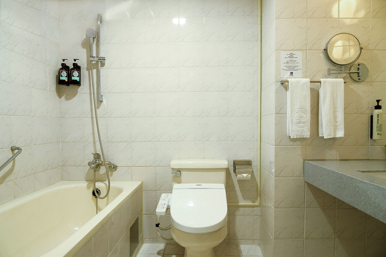 Bathroom, Metro Hotel - Howard Group, Yulin