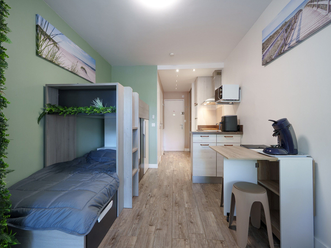 Room 5, Beach Stay With Private Garden, Hérault