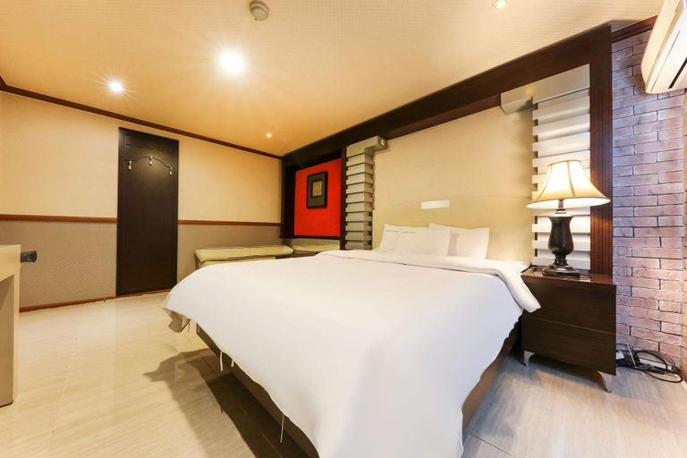 Bedroom 3, Taean Incaui Jageun Maeul, Taean