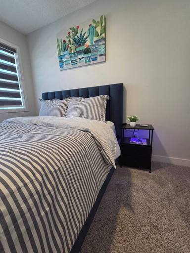 Room 4, Spacious Family House in Edmonton - Perfect for a Comfortable Stay, Division No. 11