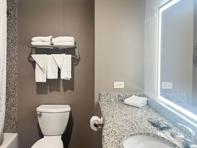 Bathroom 4, Studio 6 – Houston, TX - North, Houston