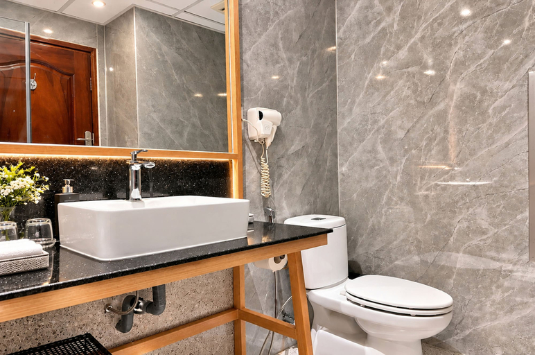 Bathroom 5, Sky Gem Hotel Ben Thanh, Ho Chi Minh City