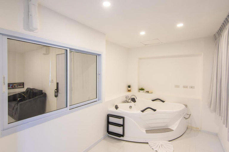 Bathroom 4, The White Hotel By Charoensri, Muang Udon Thani