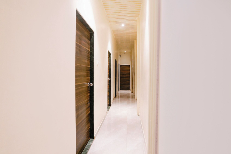 Lobby 5, FabHotel Grand Palace, Mumbai Suburban