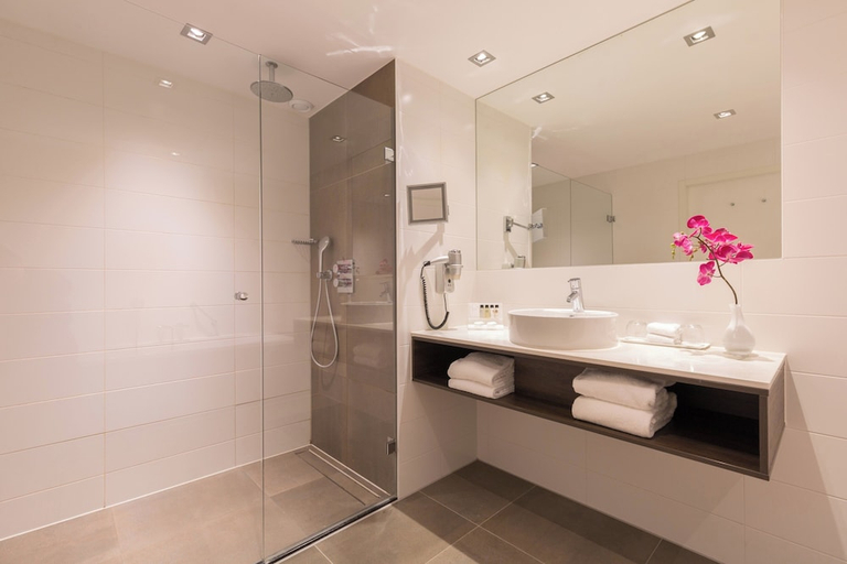 Bathroom 5, Leonardo Royal Hotel Den Haag- Promenade, Den Haag