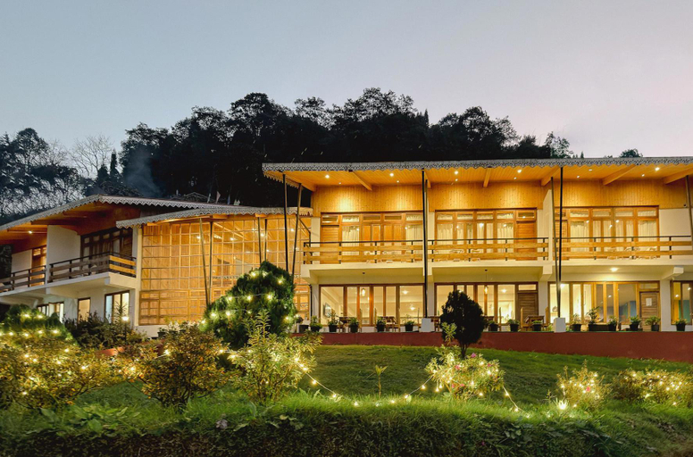 Exterior & Views