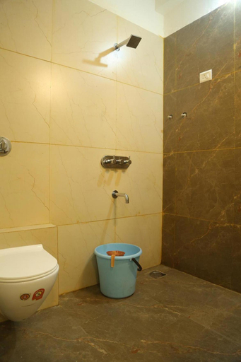 Bathroom 3, Hotel New Rudrakash, Satara