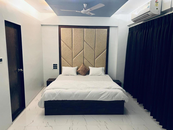 Bedroom 4, Hotel New City Light, Surat