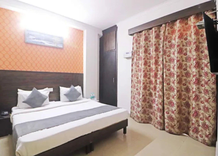 Room 2, FabHotel Premium Stay Dasrathpuri, Delhi