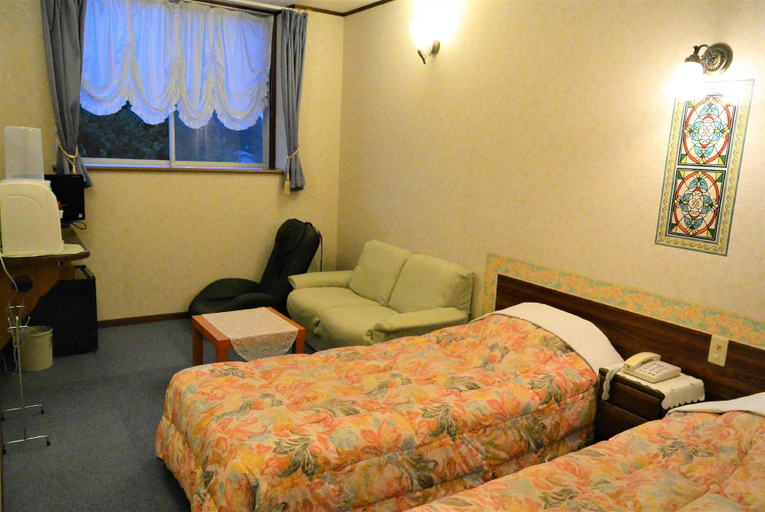 Bedroom 2, Parterre, Itō